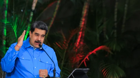 Caracas (Venezuela), 03/01/2021.- A handout photo made available by Miraflores press shows Venezuelan President Nicolas Maduro speaking during his weekly address in Caracas, Venezuela, 03 January 2021. Maduro denounced the blockade in several countries of the resources that his government would allocate to acquire a batch of Covid-19 vaccines. EFE/EPA/Miraflores press HANDOUT HANDOUT EDITORIAL USE ONLY/NO SALES