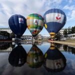 Los Reyes Magos han surcado los cielos de Córdoba en tres globos aerostáticos para anunciar su llegada a la ciudad
