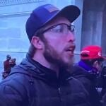 El manifestante pro Trump que se parece a Sergio Ramos y que está dando la vuelta a Twitter