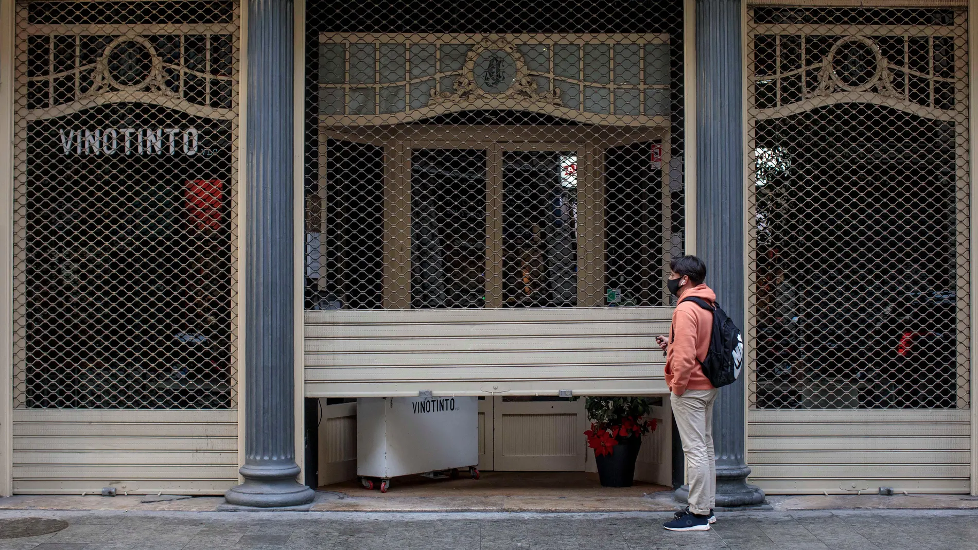 Todos los bares y restaurantes deberán permanecer cerrados durante los próximos 14 días