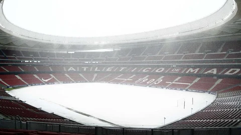 El Wanda Metropolitano, cubierto de nieve.
