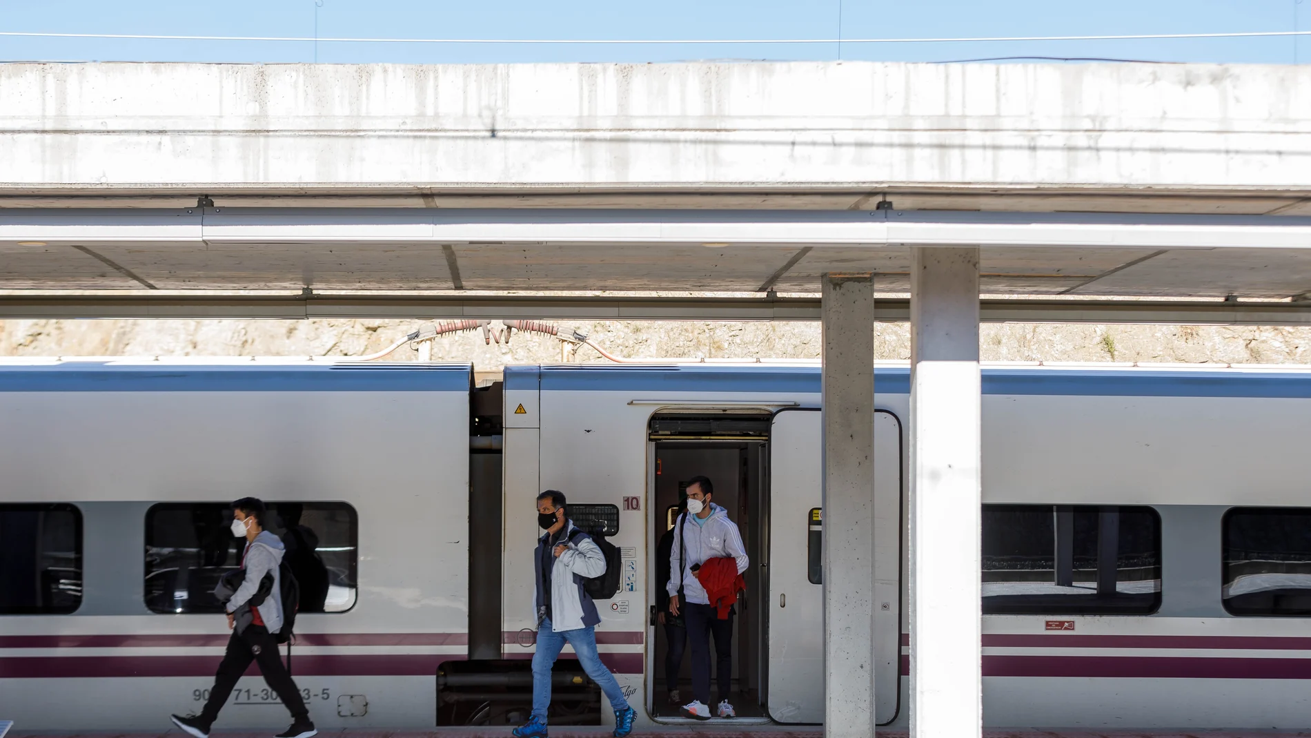 Viajeros en la estación del Ave en Segovia