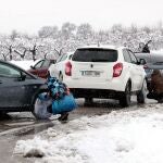 El temporal de nieve que afecta a buena parte de la Comunitat Valenciana ha provocado el corte carreteras