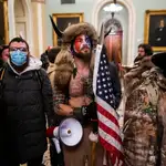  El “bisonte de QAnon” se declara culpable por el asalto al Capitolio de Estados Unidos