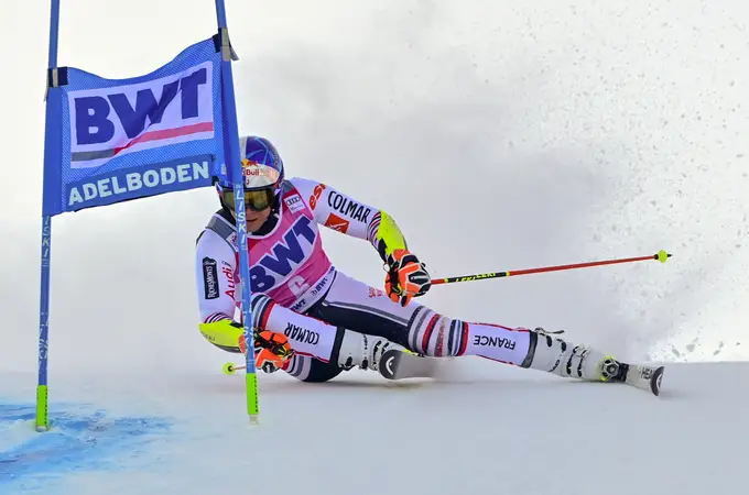 Alexis Pinturault más lider al ganar el Slalom Gigante en Adelboden