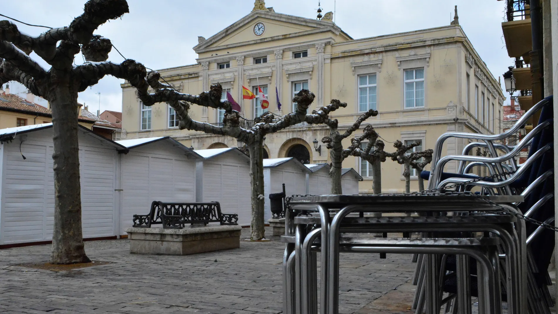 Establecimientos hosteleros cerrados en la Plaza Mayor de Palencia
