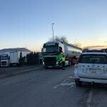 Camiones embolsados en una zona de la A-4, a su paso por la provincia de Jaén, debido a los efectos de la borrasca Filomena