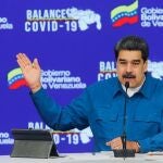 AME8735. CARACAS (VENEZUELA), 10/01/2021.- Fotografía cedida por prensa Miraflores que muestra al presidente de Venezuela, Nicolás Maduro, durante la presentación de un balance de trabajo frente al covid-19 hoy en Caracas (Venezuela). El presidente de Venezuela, Nicolás Maduro, anunció este domingo que las autoridades reforzarán las medidas adoptadas para frenar la covid-19 ante un aumento de casos "preocupante" tras la flexibilización de la cuarentena dictada en diciembre pasado. EFE/Prensa Miraflores/SOLO USO EDITORIAL/NO VENTAS