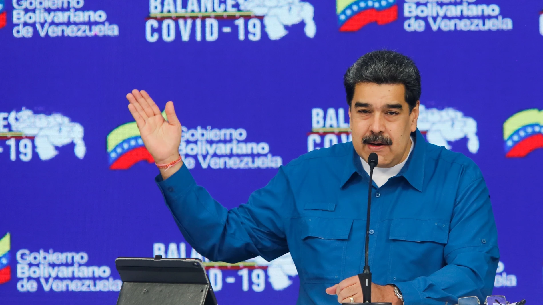 AME8735. CARACAS (VENEZUELA), 10/01/2021.- Fotografía cedida por prensa Miraflores que muestra al presidente de Venezuela, Nicolás Maduro, durante la presentación de un balance de trabajo frente al covid-19 hoy en Caracas (Venezuela). El presidente de Venezuela, Nicolás Maduro, anunció este domingo que las autoridades reforzarán las medidas adoptadas para frenar la covid-19 ante un aumento de casos "preocupante" tras la flexibilización de la cuarentena dictada en diciembre pasado. EFE/Prensa Miraflores/SOLO USO EDITORIAL/NO VENTAS