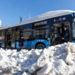 Los autobuses de la EMT vuelven poco a poco a la normalidad tras la nevada en Madrid
