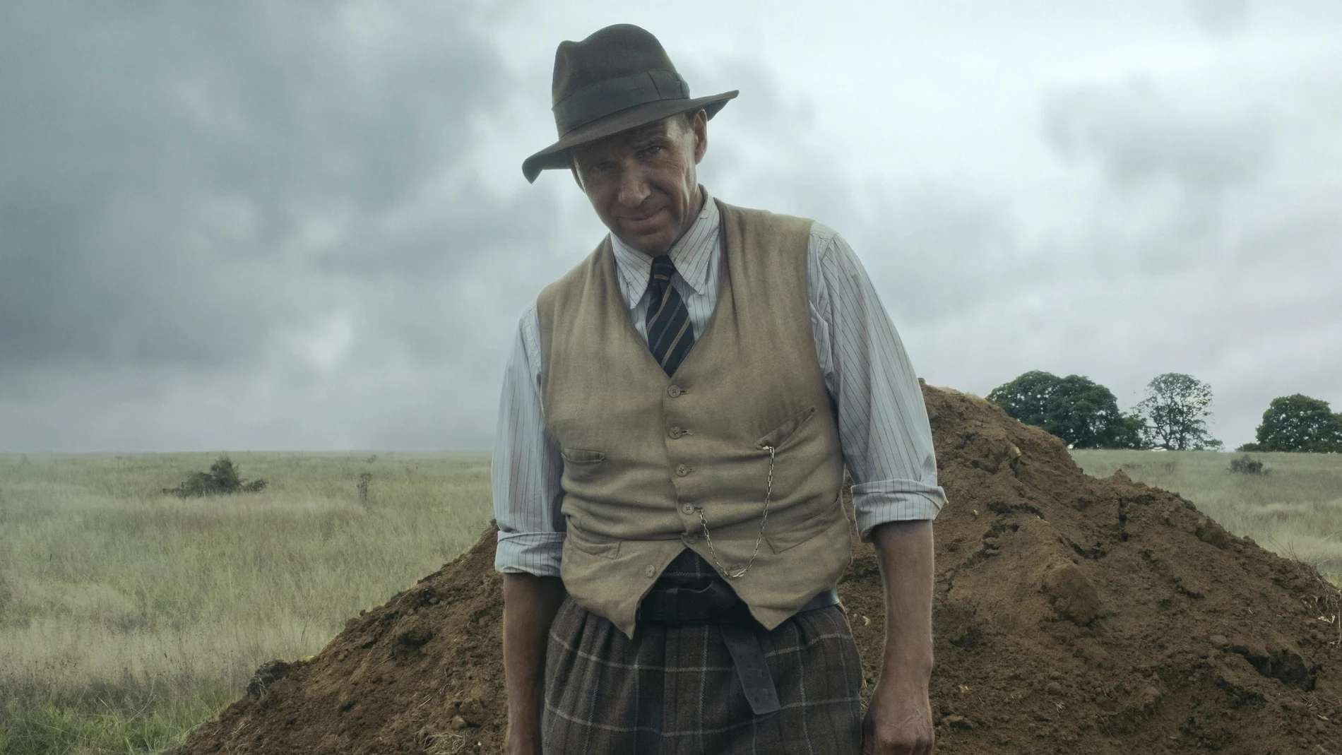 En "La excavación", Ralph Fiennes da vida a Basil Brown, uno de los responsables del yacimiento de Sutton Hoo