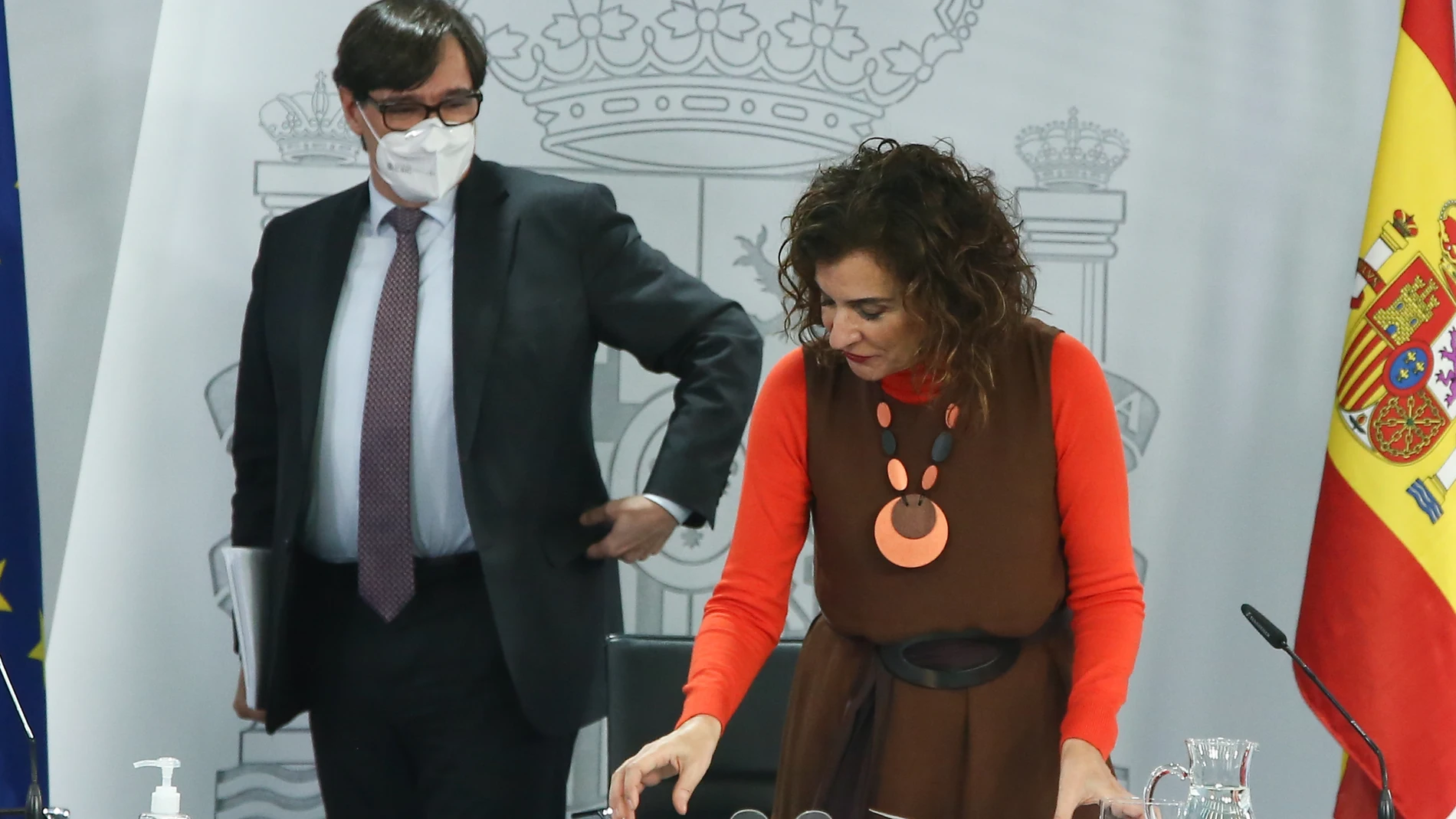 El ministro de Sanidad, Salvador Illa, y la ministra de Hacienda, María Jesús Montero