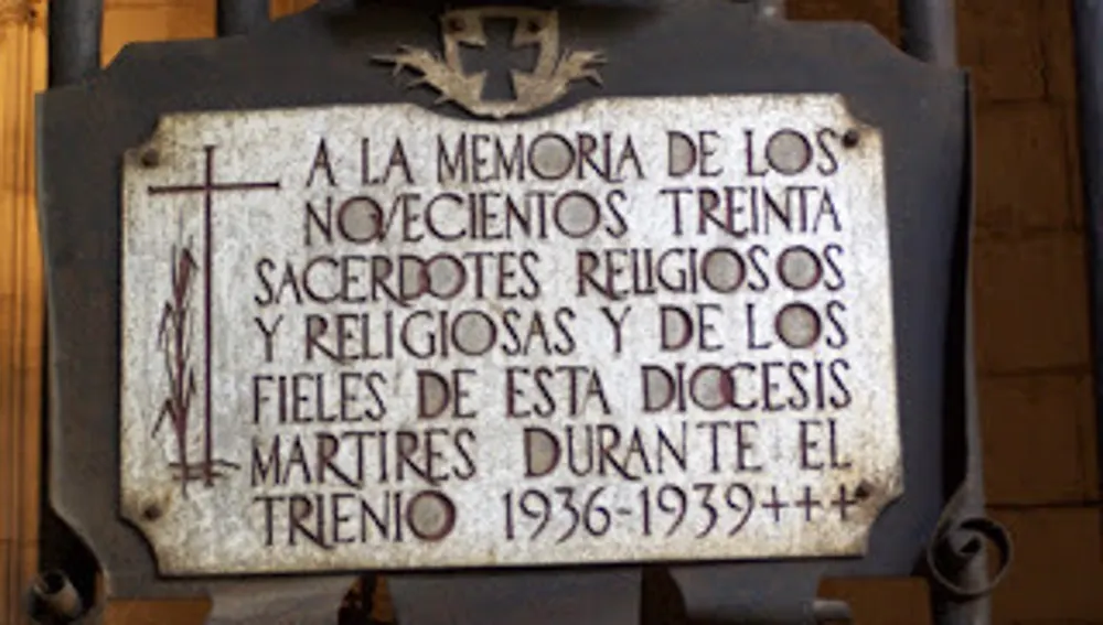 Placa en memoria de los 930 religiosos asesinados entre 1936 y 1939