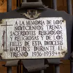 Placa en memoria de los 930 religiosos asesinados entre 1936 y 1939