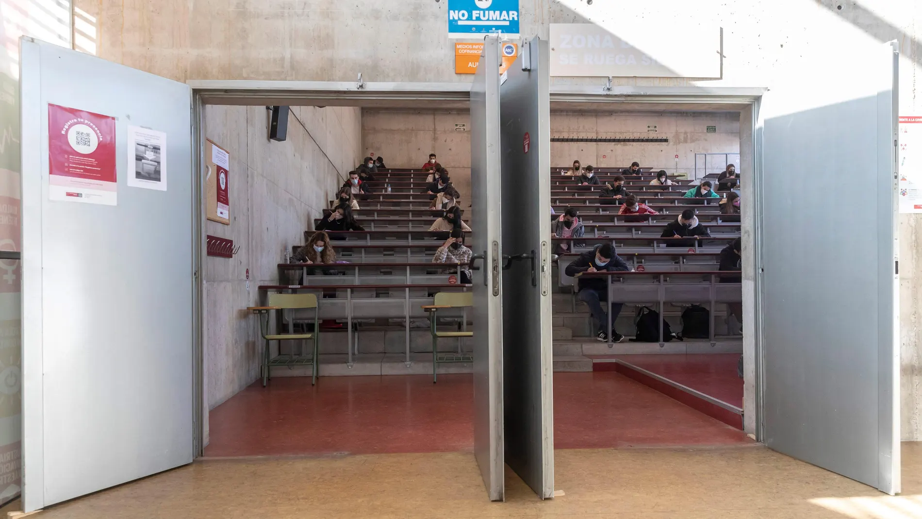 Los estudiantes murcianos piden la suspensión de las clases presenciales