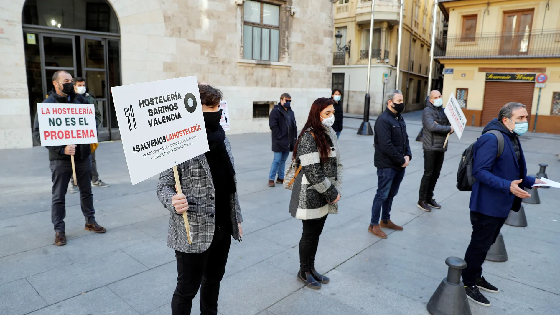 La Asamblea de la Acampada del Ocio Nocturno de la Comunidad Valenciana durante la protesta llevada a cabo ante el Palau de la Generalitat