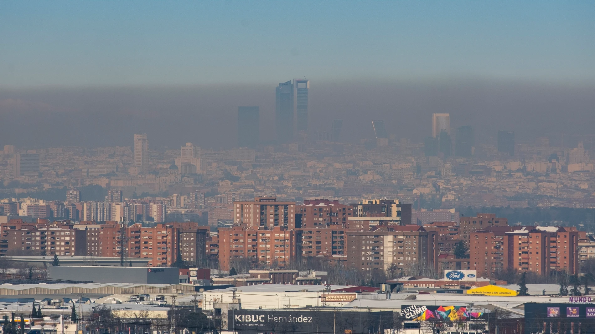 Imagen de Madrid desde Getafe en la cual se ve la boina de contaminación provocada en su mayor parte por el uso de las calefacciones por la ola de frío que sufre la capital.