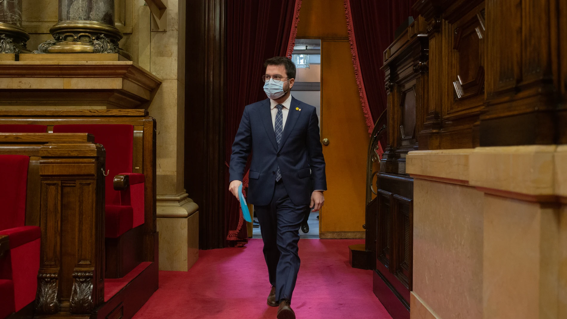 El president en funciones del Govern, Pere Aragonés, a su llegada a una sesión celebrada en la Diputación Permanente del Parlament, en Barcelona.