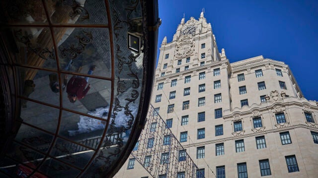 Fachada del edificio telefónica en la Gran Vía de Madrid