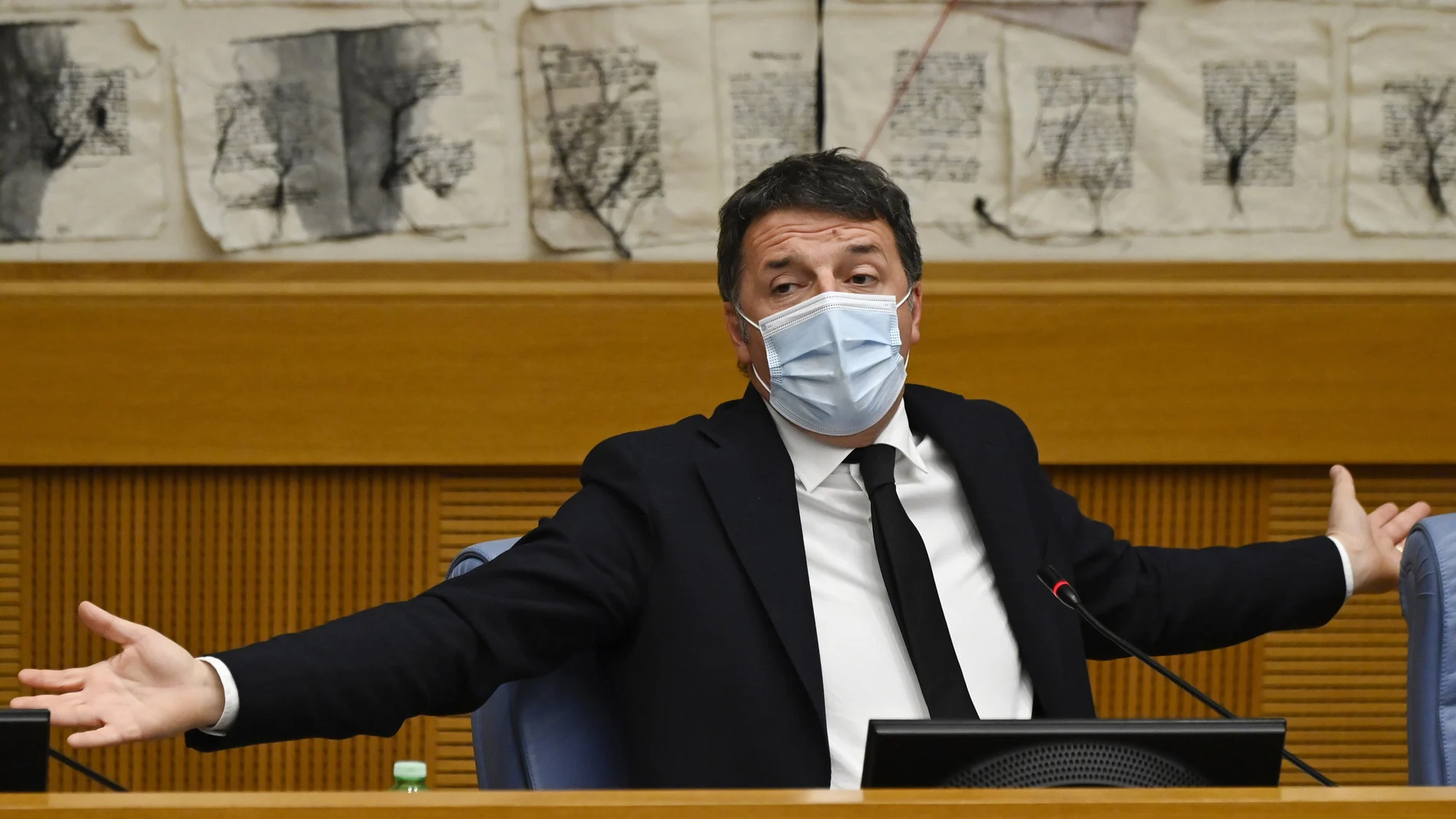 El ex primer ministro italiano Matteo Renzi se resiste a dejar el protagonismo político