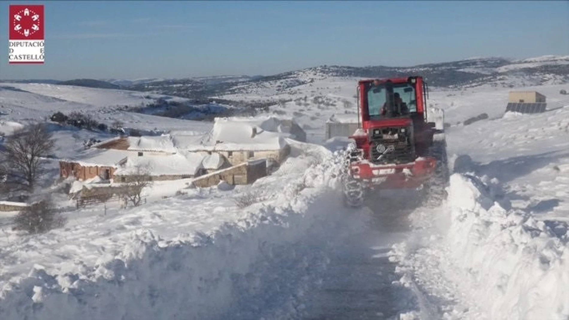 El Consorcio de Bomberos de Castellón refuerza con más maquinaria las medidas contra el hielo en carreteras en la nevada de enero de 2021