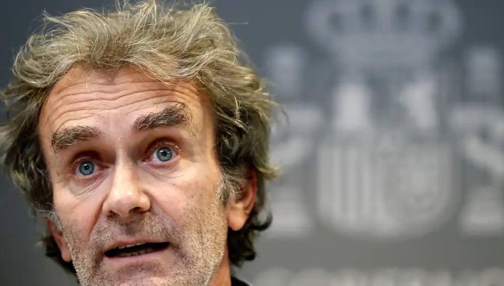 El director del Centro de Alertas y Emergencias (CCAES), Fernando Simón, ofrece una rueda de prensa para evaluar el estado de la pandemia de la COVID-19 en el Ministerio de Sanidad, en Madrid.