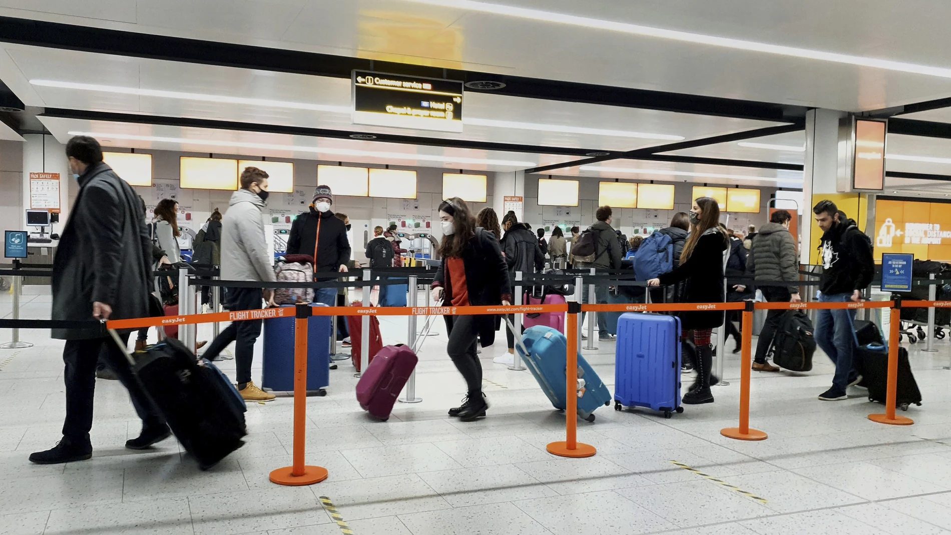 Una fila en el aeropuerto de Gatwick,al sur de Londres, en Reino Unido