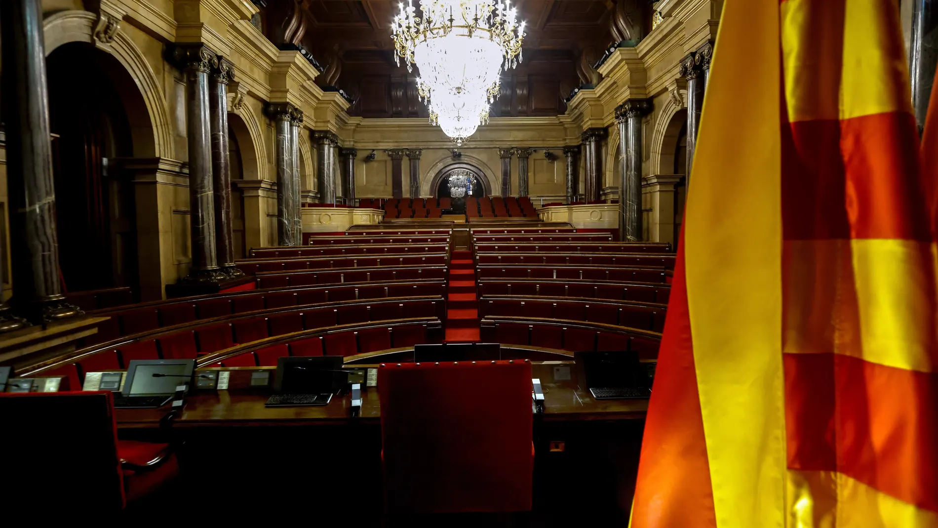 Aspecto del hemiciclo del Parlament de Cataluña este viernes.