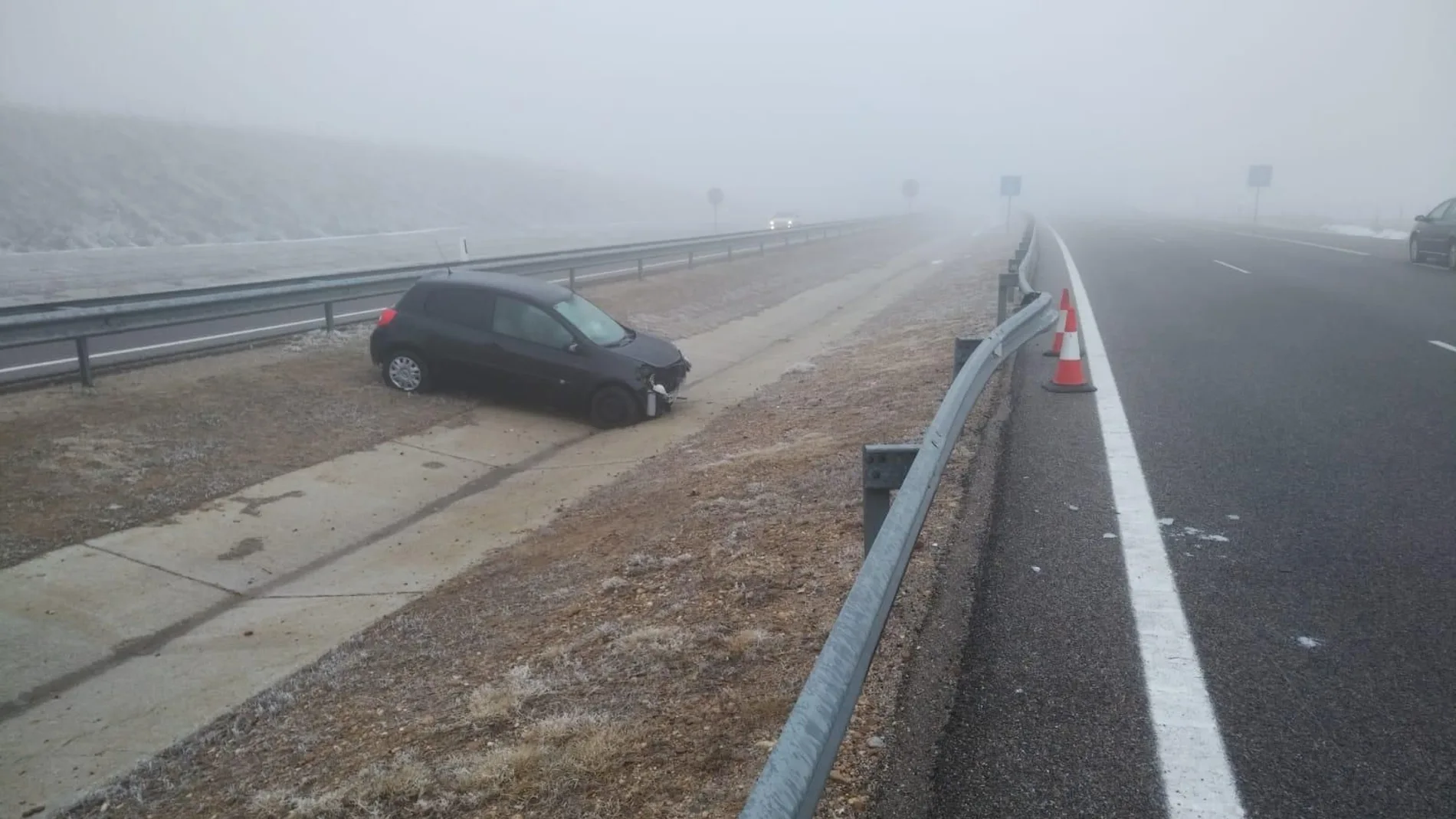 Uno de los accidentes provocados por el hielo en la A-66