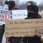 Protestas por la ejecución de Corey Johnson, cerca de la cárcel de Terre Haute