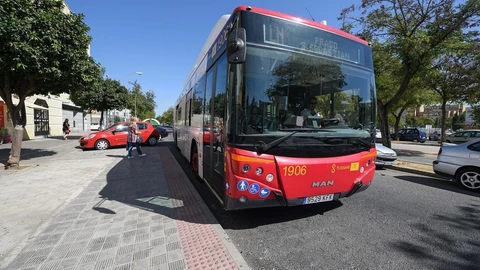 Autobús de línea de Tussam en Sevilla