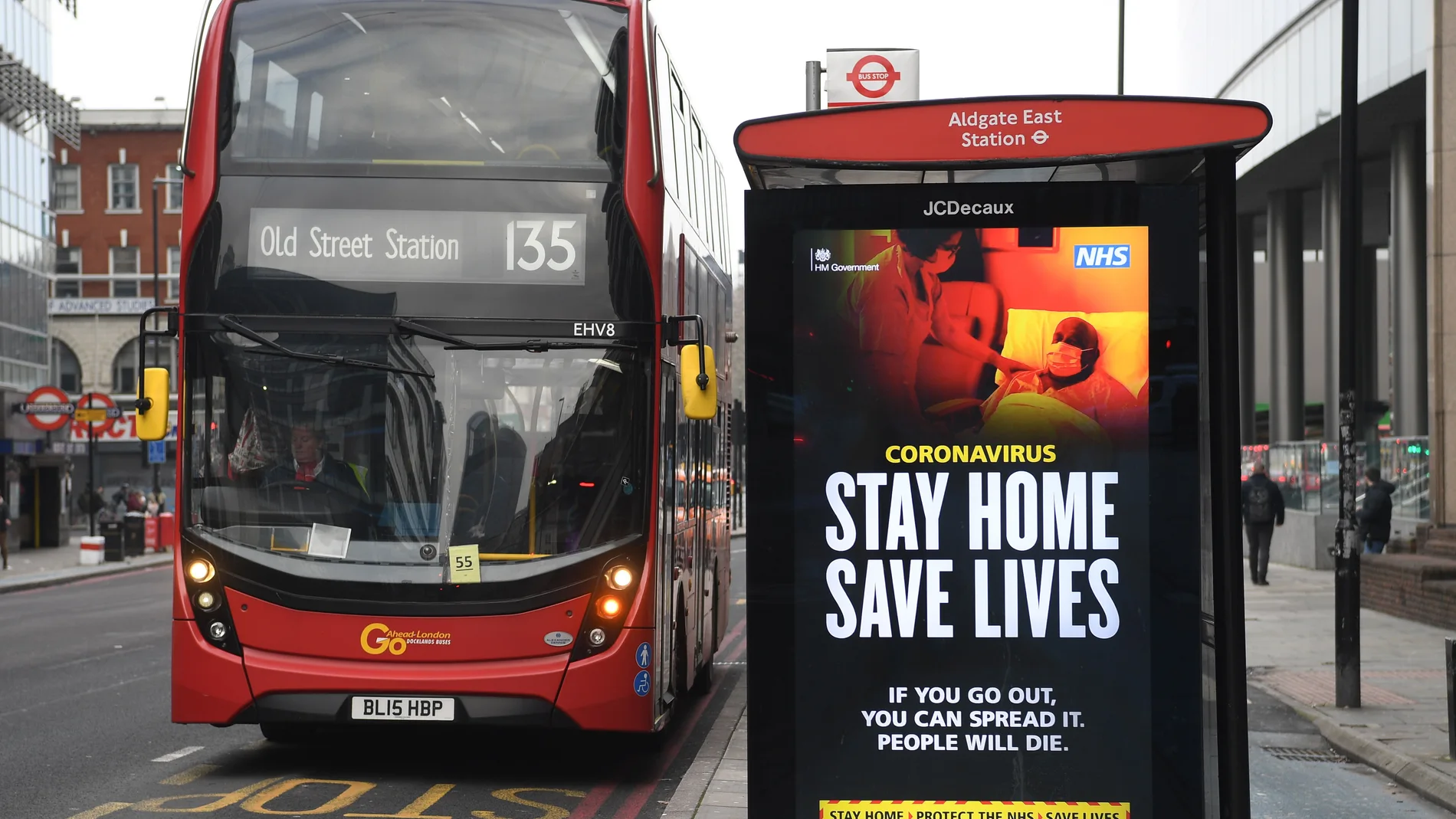 London (United Kingdom), 15/01/2021.- An advert is on display at a bus stop in London, Britain, 15 January 2021, as the National Health Service (NHS) continues to be under pressure over a sharp increase in hospital admissions in the country due to coronavirus disease (COVID-19) infection rates. The British government has announced that mass vaccination centers will start operating from 15 January 2021 in London, Newcastle, Manchester, Birmingham, Bristol, Surrey and Stevenage. (Reino Unido, Londres) EFE/EPA/FACUNDO ARRIZABALAGA