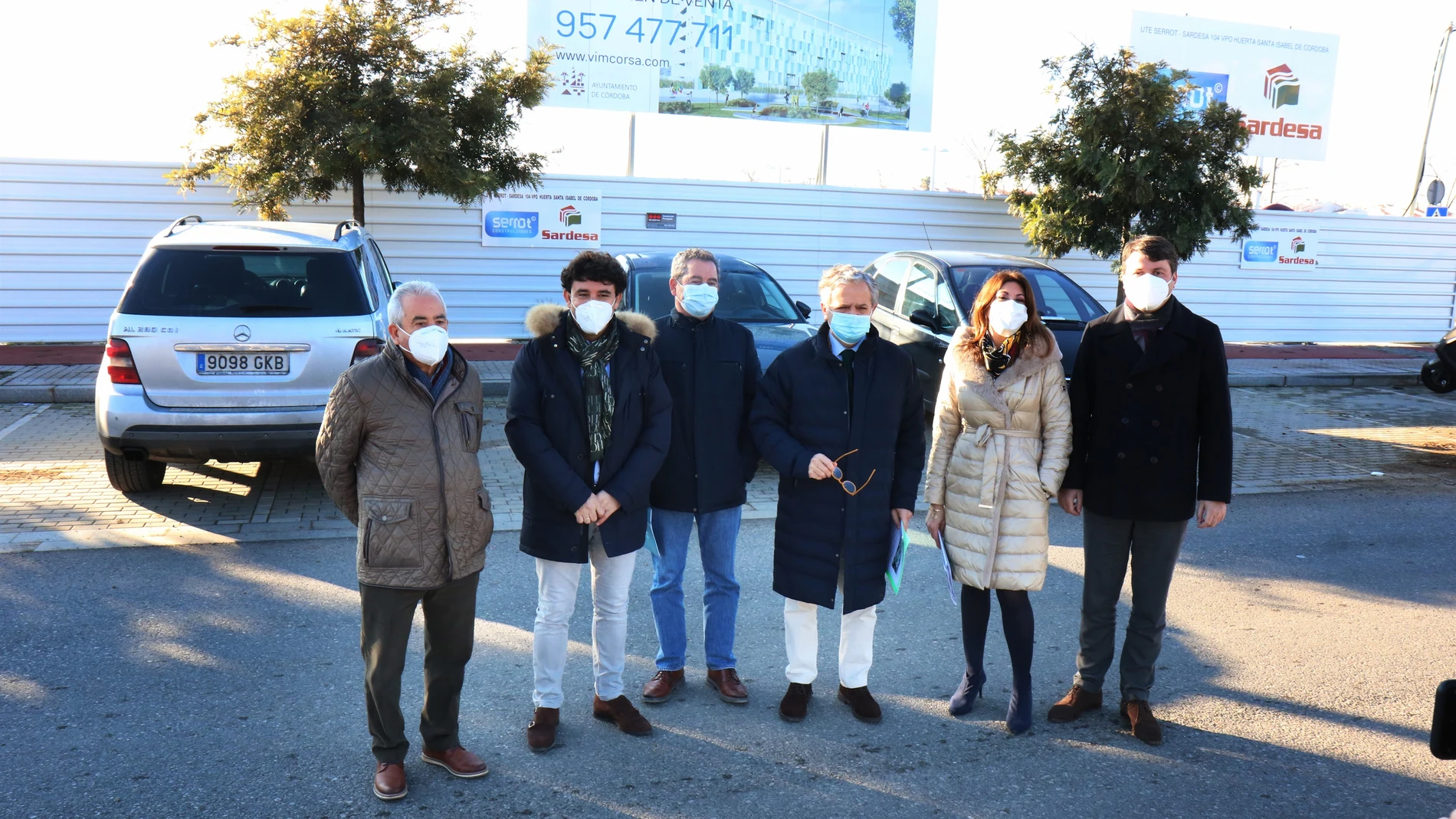 Autoridades y representantes institucionales en el inicio de las obras de la promoción de 'San Jerónimo II' con 104 viviendas de protección oficial