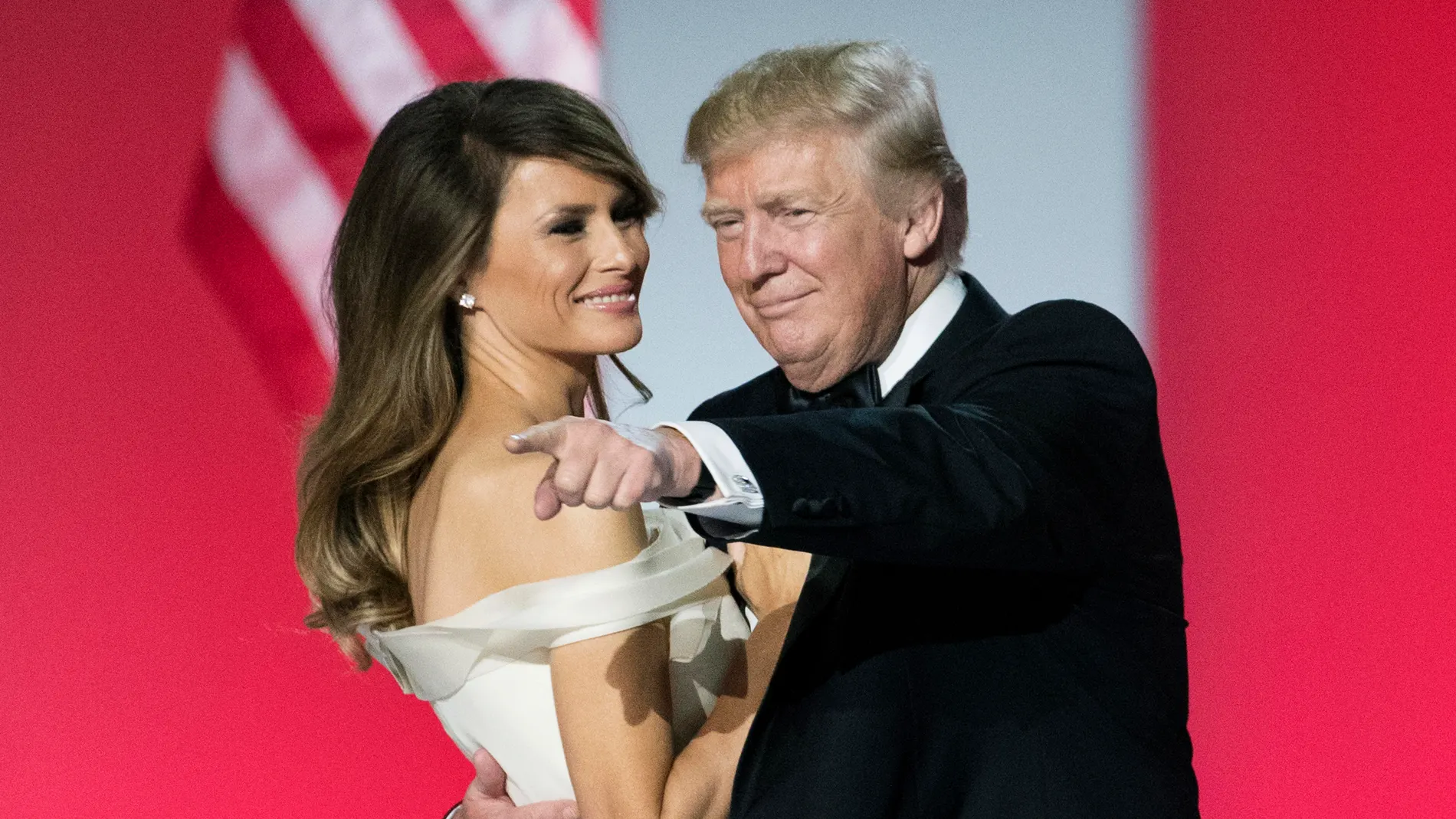 Donald Trump y Melania, en el baile inaugural del 45 mandato. (Estados Unidos) EFE/EPA/MICHAEL REYNOLDS