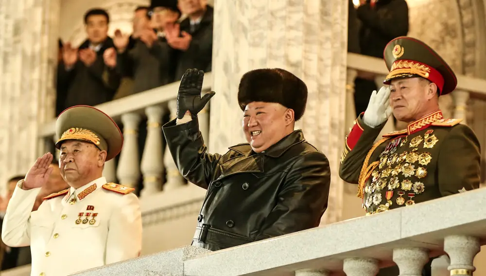 Kim Jong-un preside el desfile