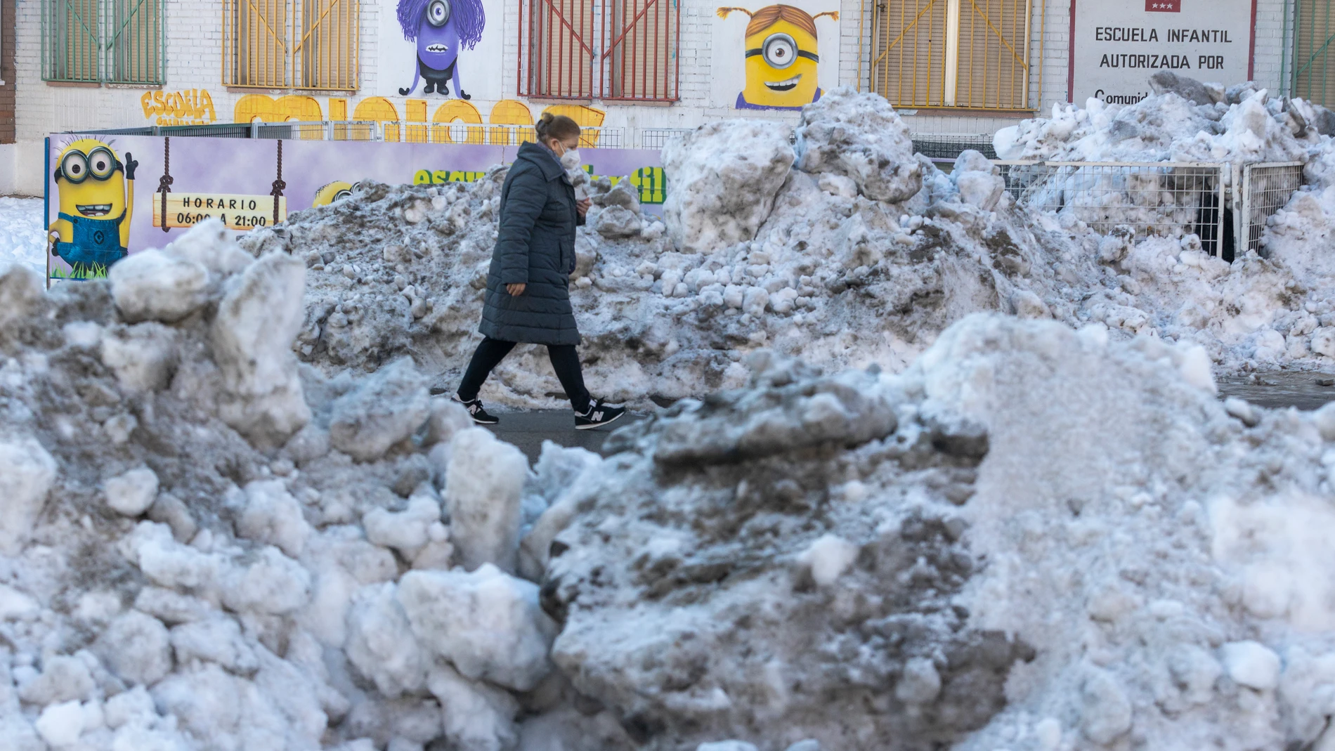 Montañas de hielo en Fuenlabrada, todo el término municipal queda sujeto a restricciones de movilidad a causa de la pandemia por Covid-19.