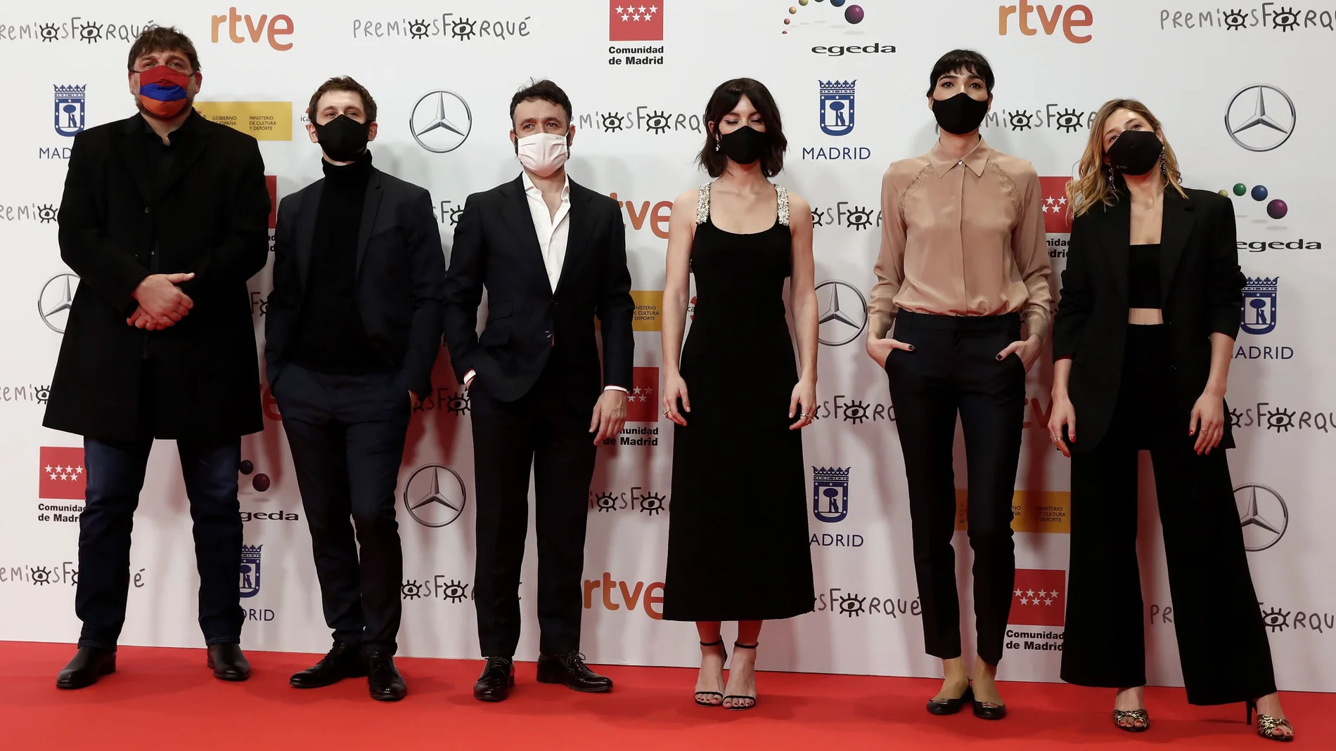 Integrantes del equipo de la serie "Antidisturbios" a su llegada a la gala de entrega de los "Premios Forqué"