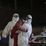 La embarcación de Salvamento Marítimo Guardamar Talía ha rescatado una patera con 34 inmigrantes a bordo, entre ellos 20 mujeres, once hombres, dos niñas y un niño.