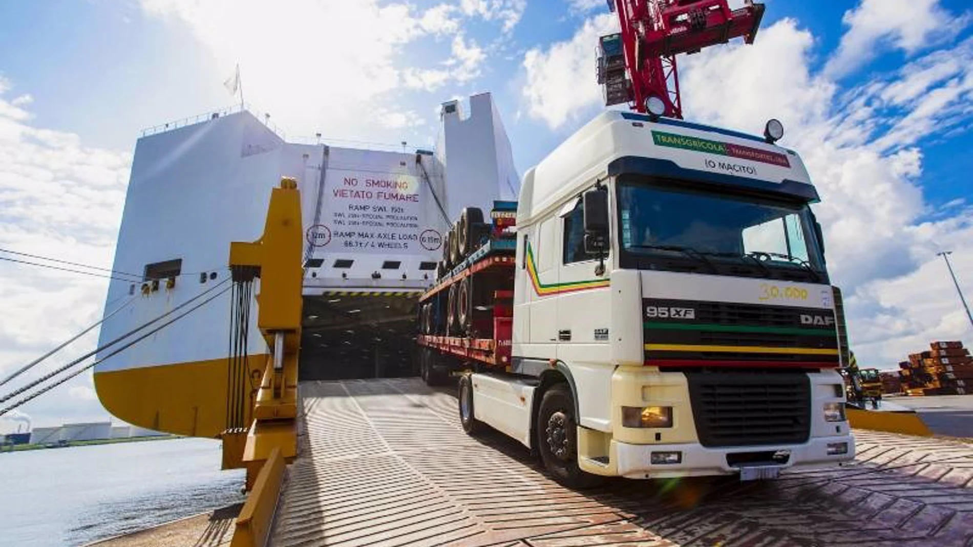 Veinte camiones inaugurarán el sábado la ruta marítima Cartagena-Tolón