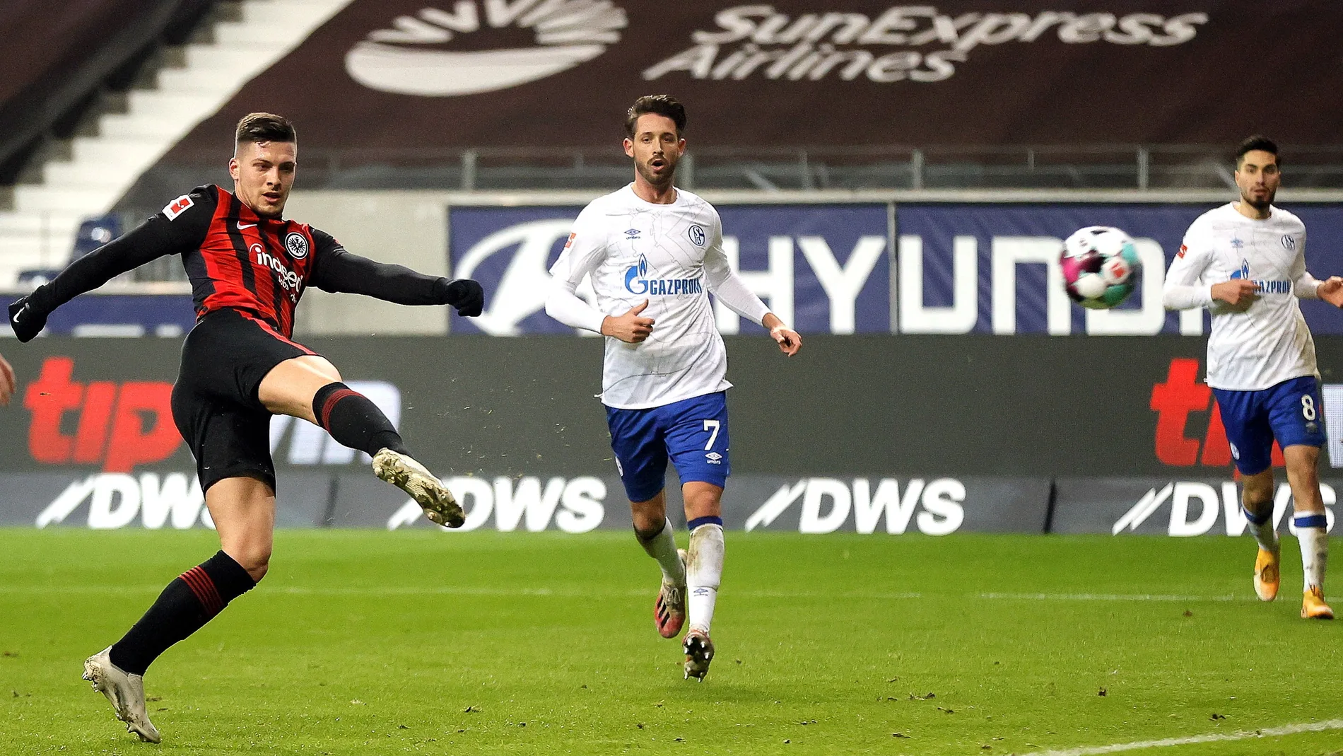 Jovic remata a gol con el Eintracht