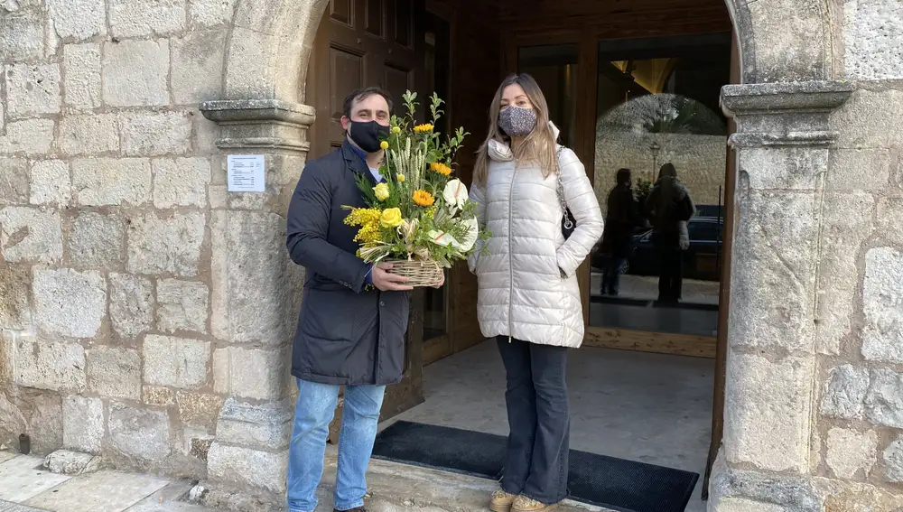 Ofrendas florales en la han participado además de la portavoz del PP en el ayuntamiento de Burgos, Carolina Blasco, viceportavoz del Grupo Municipal Popular, Jorge Berzosa y la edil Andrea Ballesteros