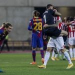 Los jugadores del Athletic Club celebran el triunfo ante el Barcelona con el que se proclamaron campeones de la Supercopa de España