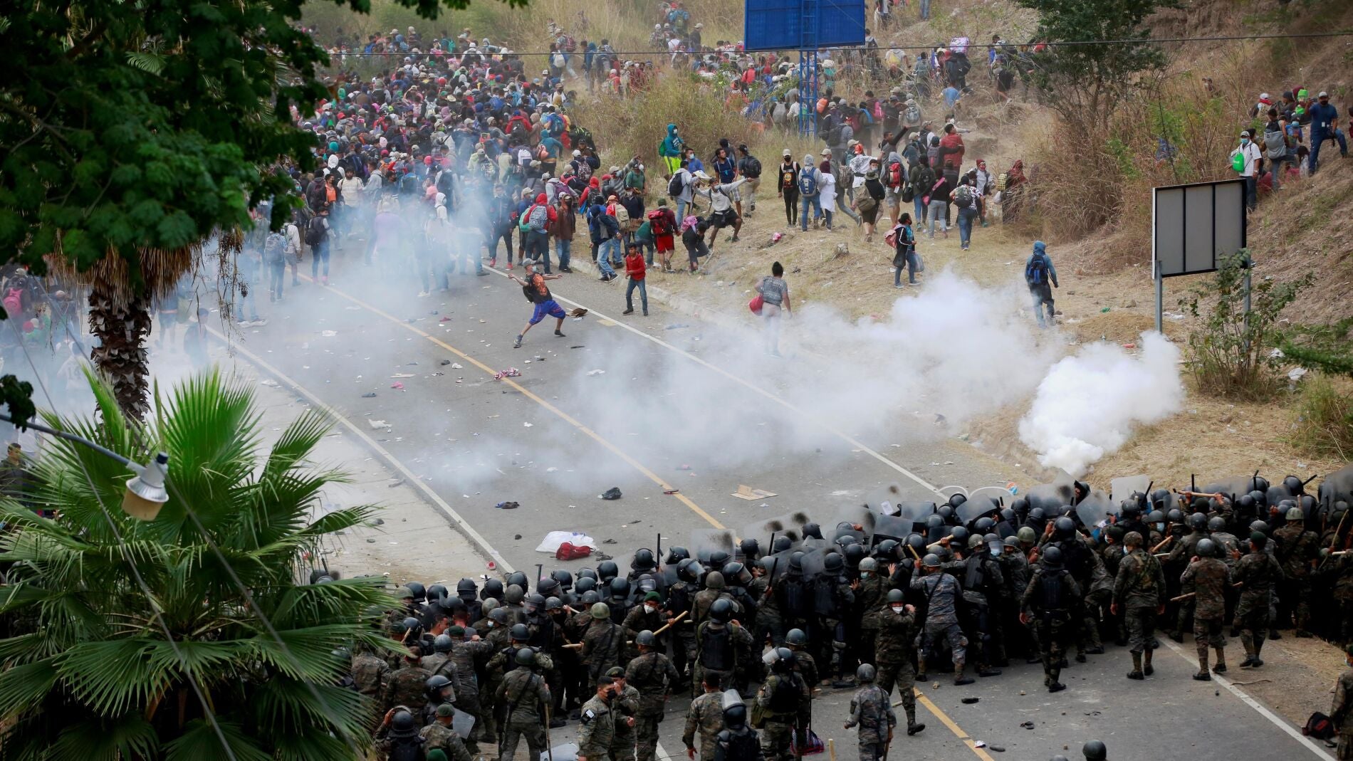 Guatemala intenta impedir paso a caravana de hondure os