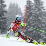 Sebastian Foss-Solevaag de Noruega pasando una puerta durante la primera prueba de la carrera de eslalon masculino de la Copa Mundial de Esquí Alpino de la FIS en Flachau (Austria), el 17 de enero de 2021. (Noruega) EFE/EPA/CHRISTIAN BRUNA