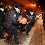 Fuerzas de Seguridad rusas detienen a seguidores de Alexei Navalni en el aeropuerto moscovita de Vnukovo