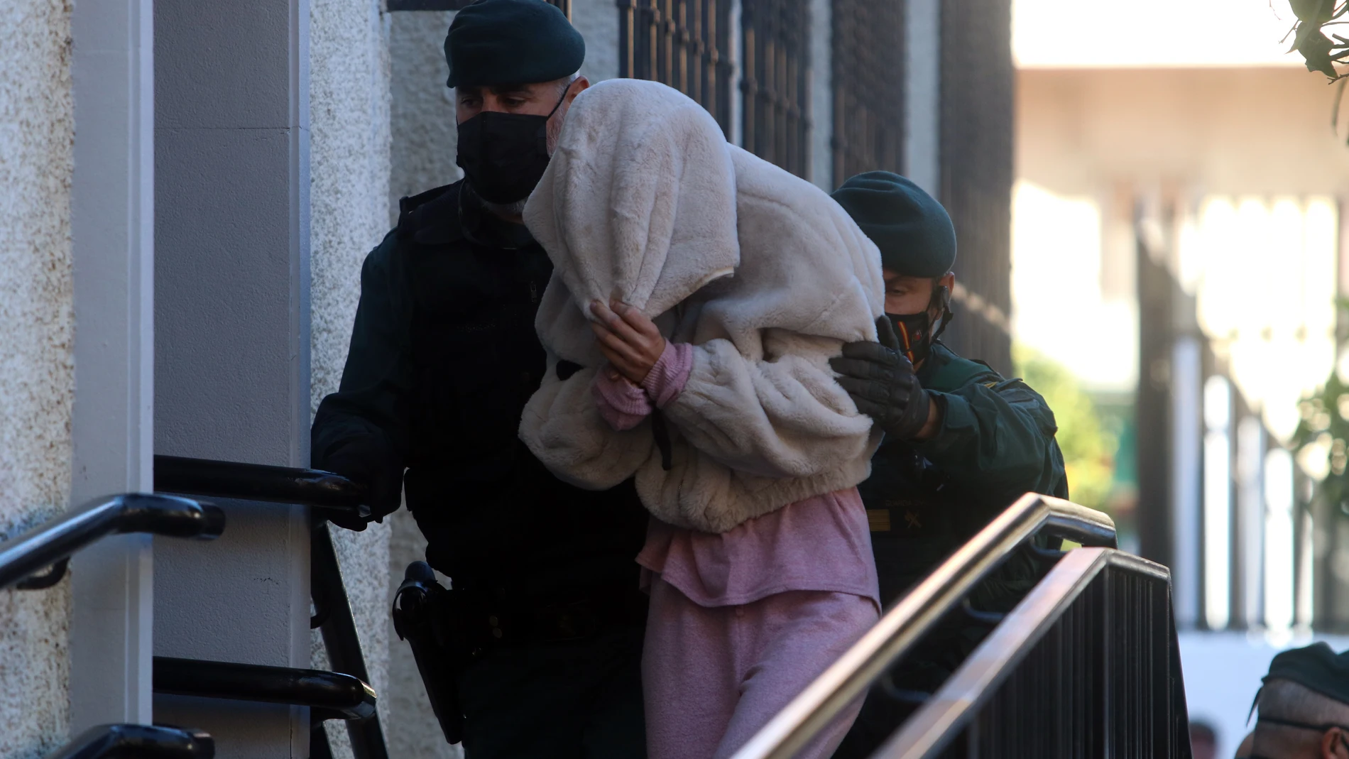 Uno de los supuestos encubridores de José Arcadio D. N., alias 'El melillero', tras ser detenido como sospechoso de arrojar ácido a su expareja y a una amiga de esta en Cártama, ayer en Fuengirola