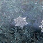 Los cristales de hielo es sólo una de las formas de hielo que podemos encontrar. EFE/ Balazs Mohai