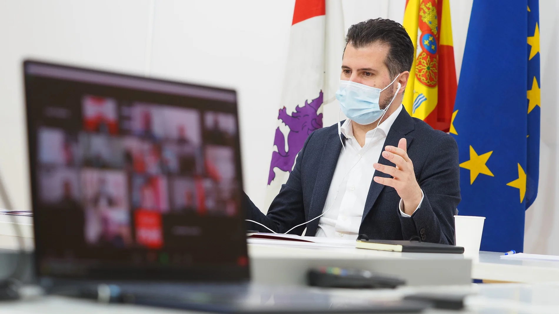 El secretario general del PSOECyL y portavoz en las Cortes, Luis Tudanca, ha mantenido una reunión telemática de trabajo con representantes en Ávila de sindicatos sanitarios.