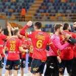 La selección española de balonmano celebra el triunfo ante Túnez