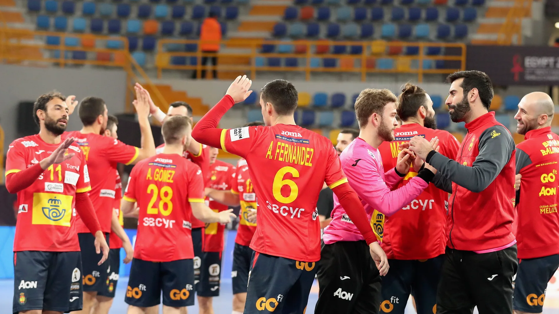 La selección española de balonmano celebra el triunfo ante Túnez